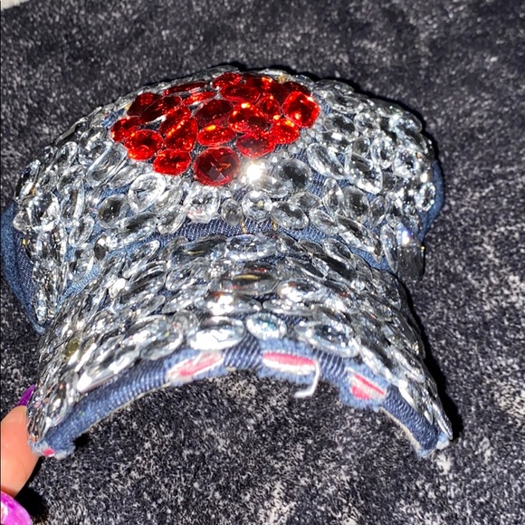 Looking for love - Picture 2 of 2